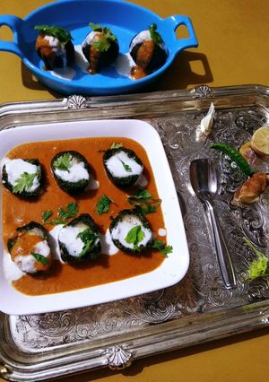 A picture of Paneer stuffed Spinach Kofta Curry.