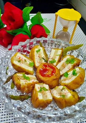 A picture of Stuff paneer vada sandwich.
