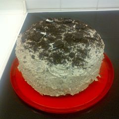 A picture of Oreo chocolate cake.