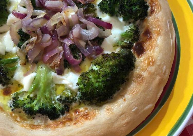 Pizza con broccoli e cipolla 🌷