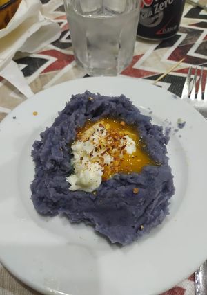 Una foto de Puré de patatas violetas