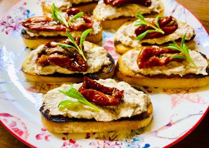 Бутерброды с грибами и вялеными помидорами | Рецепты с фото