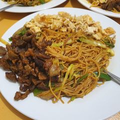 A picture of Chicken and Egg Chowmin (Nepali Style).