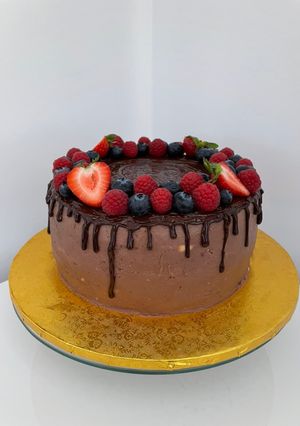 Zdjęcie przepisu Tort czekoladowo - malinowy.