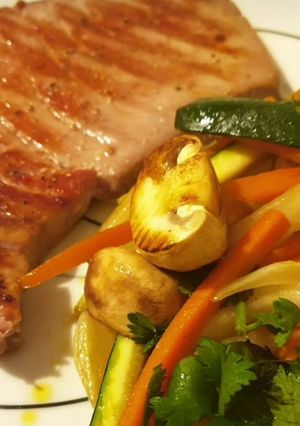 Foto de Bife de Atum com Legumes