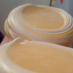 A picture of Lemon meringue cookies.