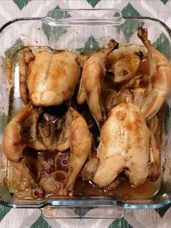 Una foto de Picantones asados