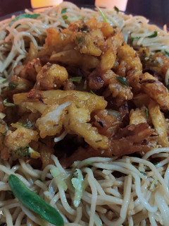 ક્રિસ્પી વેજ વિથ હક્કા નૂડલ્સ (crispy veg with Hakka Noodles Recipe in Gujarati) રેસીપી મુખ્ય ફોટો