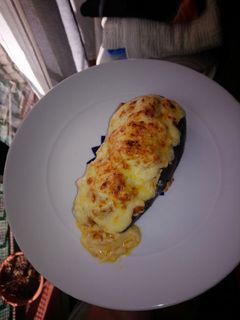 Una foto de Berenjena rellena de albóndigas