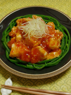 A picture of Silky Chicken Breast with Chili Sauce.