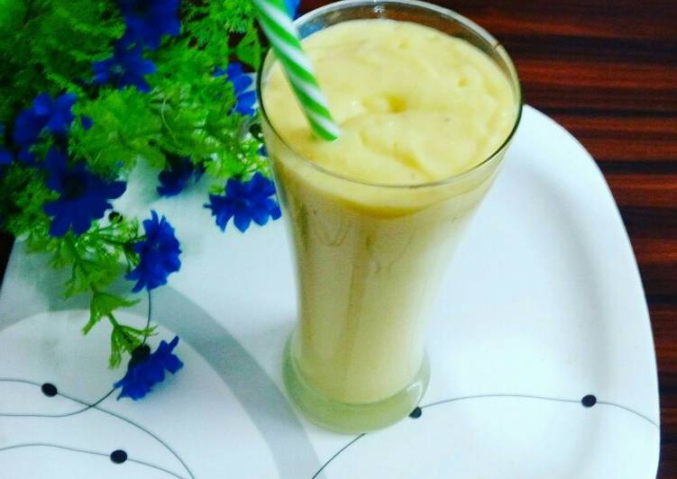 How to Make Super Quick Homemade Mango smoothie