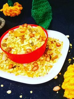 ओट्स चिवडा (oats chivda recipe in marathi) रेसिपी चे मुख्य फोटो