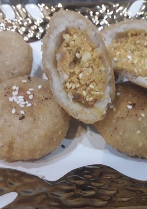A picture of Crispy Sesame sweet balls.