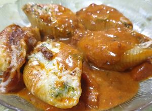 Una foto de Conchiglioni ripieni (fideos rellenos)