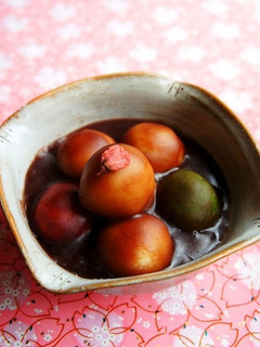 A picture of Mizu-Yokan Dango for Girl's Day or Cherry Blossom Viewing.
