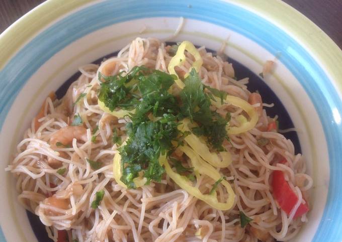 Fideos de arroz thai con camarones Receta de Vicker - Cookpad