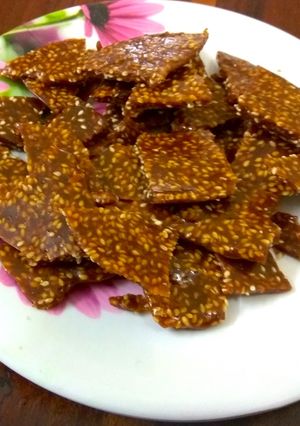A picture of Til gur ki chikki.