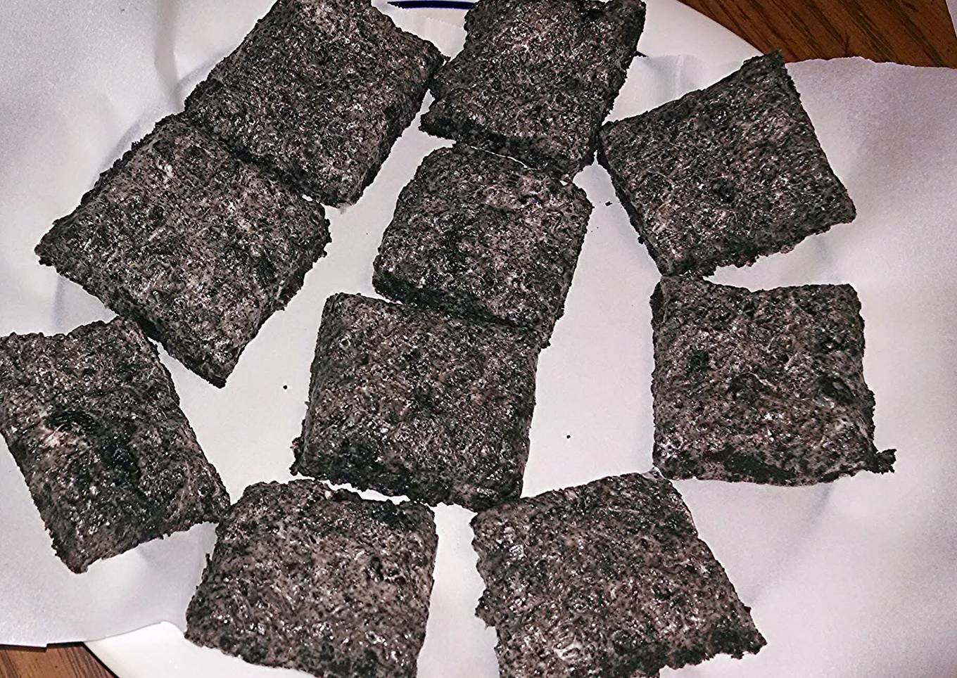 no bake chewy cookies n cream bars.