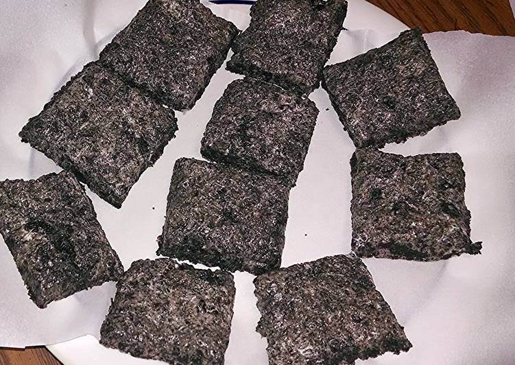 Easiest Way to Prepare Super Quick Homemade no bake chewy cookies n cream bars.