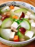 Canh bí xanh nấu nấm hương