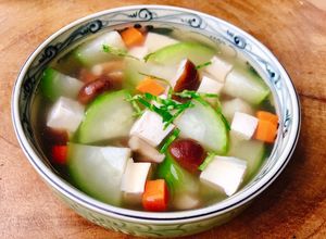 Hình của món Canh bí xanh nấu nấm hương.