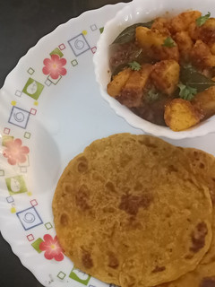आलू की सूखी सब्जी (Aloo ki sukhi sabzi recipe in Hindi) रेसिपी मुख्य फोटो