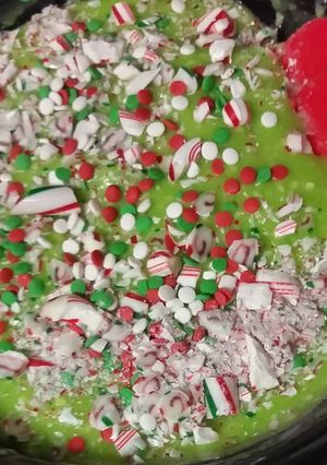 A picture of Peppermint vanilla cream cheese crunch frosting ~Grinch inspired.