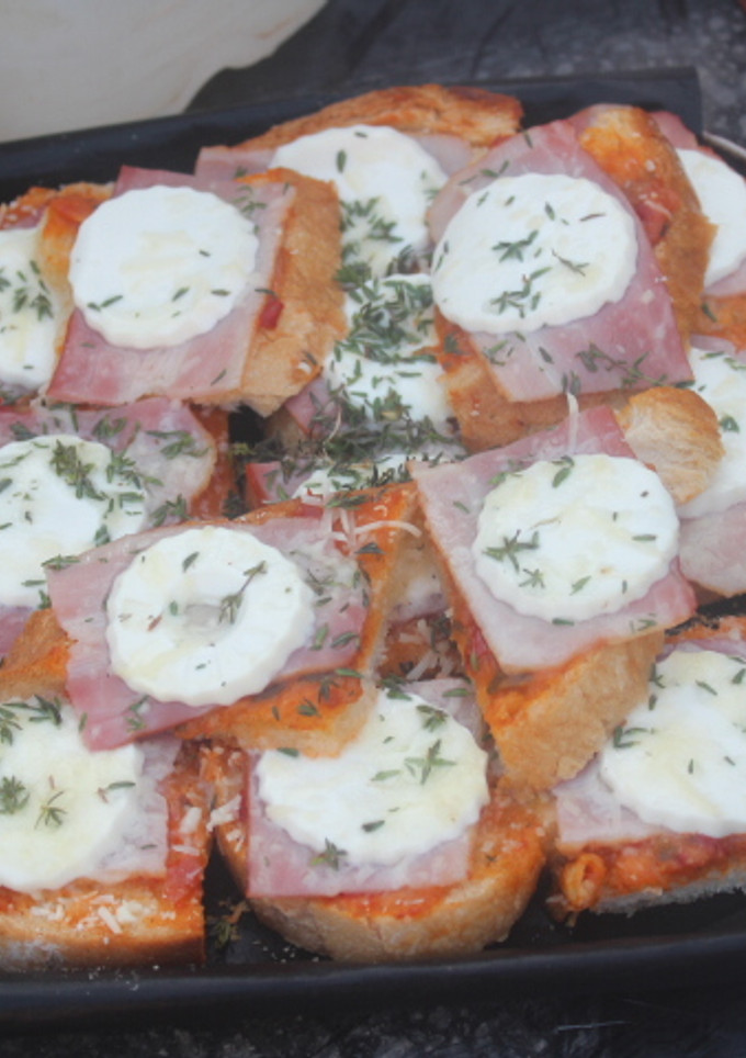 Una foto de Delicias de pan con bacon y queso fresco