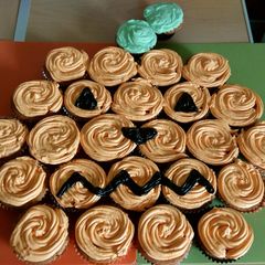 A picture of Vickys Halloween Pumpkin Cupcake Display.