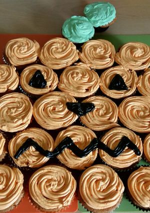 A picture of Vickys Halloween Pumpkin Cupcake Display.