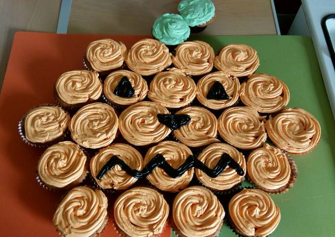 Vickys Halloween Pumpkin Cupcake Display