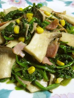 A picture of Spinach and King Oyster Mushrooms Sauteed With Butter and Soy Sauce.