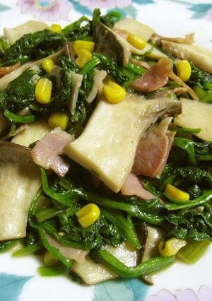 A picture of Spinach and King Oyster Mushrooms Sauteed With Butter and Soy Sauce.