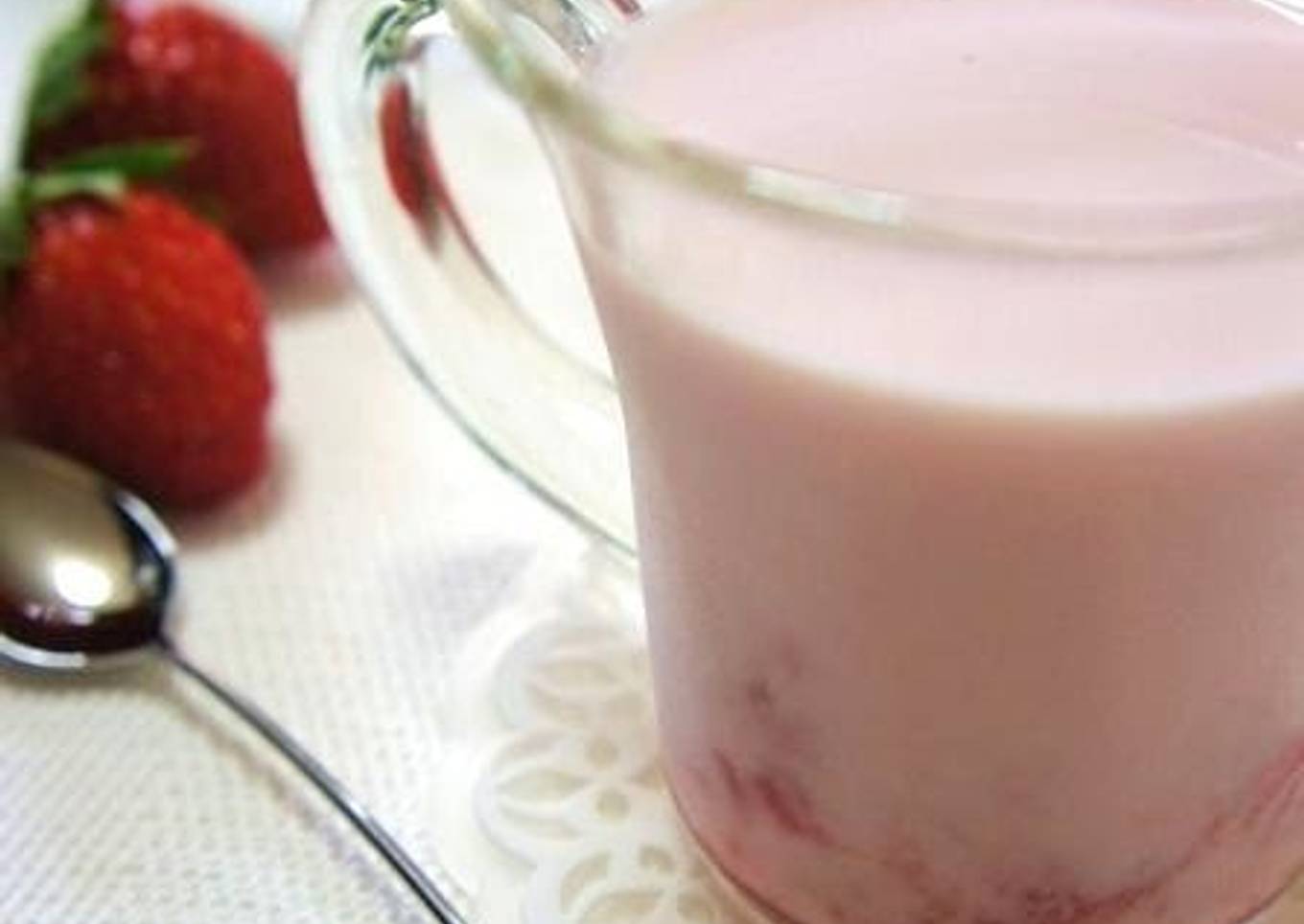 Easy Strawberry Yogurt Milk