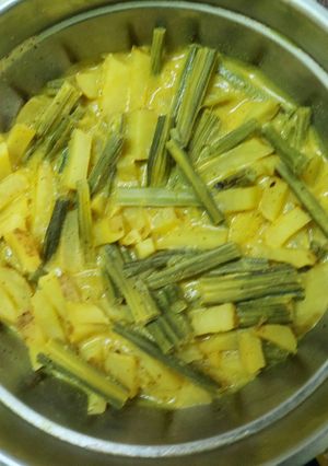 সজনে ডাঁটা সর্ষে দিয়ে (Sajne danta sorshe diye recipe in Bengali) রেসিপির প্রধান ছবি
