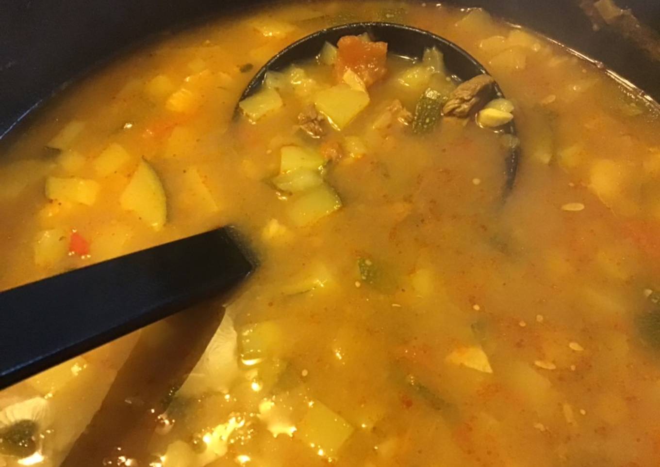 Soupe au bœuf courgettes et tomates aux épices