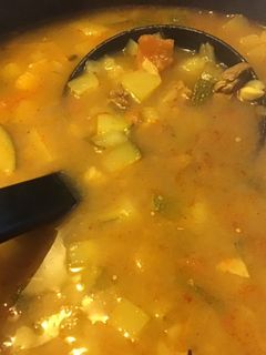 Une photo de Soupe au bœuf courgettes et tomates aux épices