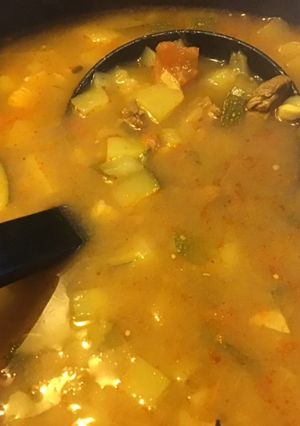 Une photo de Soupe au bœuf courgettes et tomates aux épices