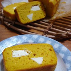 A picture of Pound Cake with Kabocha and Cream Cheese.