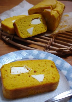 A picture of Pound Cake with Kabocha and Cream Cheese.