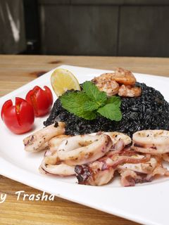 義式海鮮墨魚汁燉飯 的食譜成品照片