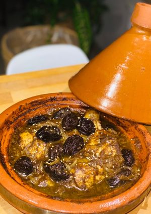 Une photo de Tajine de poulet aux pruneaux 🇲🇦