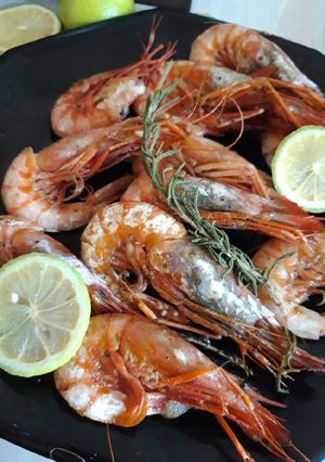 Une photo de Crevettes sautées à l'ail et romain