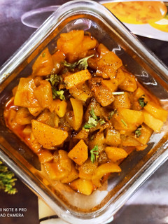 परवल आलू की सब्जी रेड(parwal aloo ki sabzi recipe in Hindi) रेसिपी मुख्य फोटो