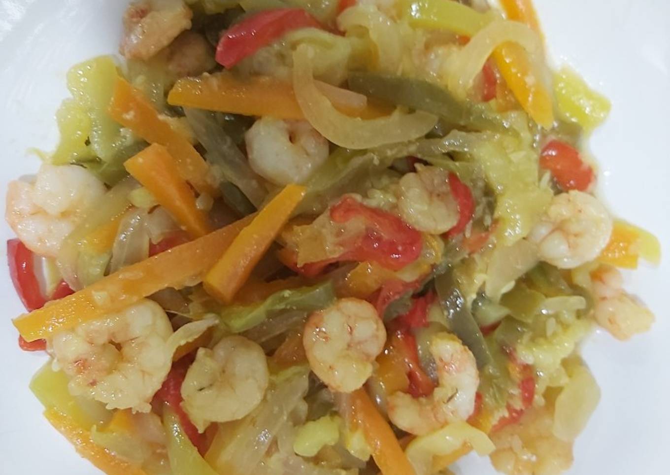 Wok de verduras con gambas