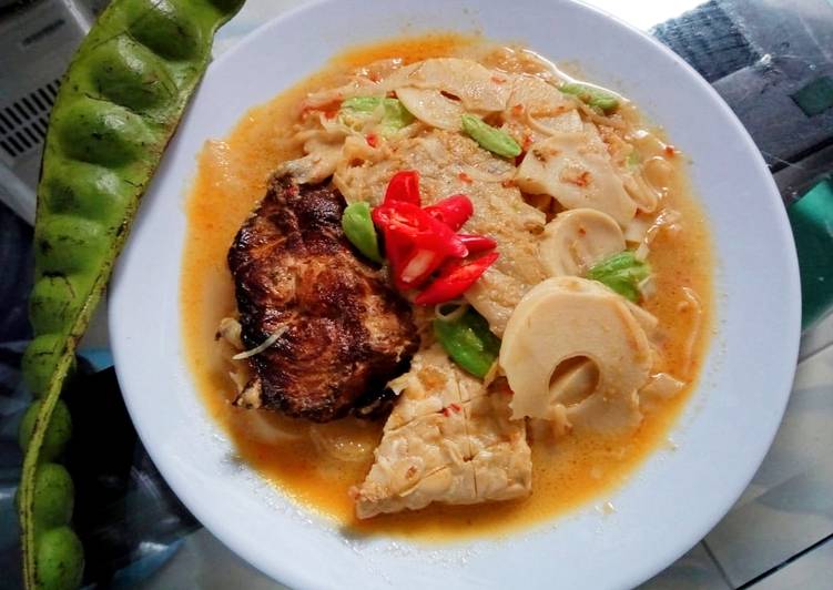 Ikan Asap, Rebung, Tempe Gabus Bumbu Kuning Pete