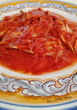 Una foto de Boquerones en salsa de tomate