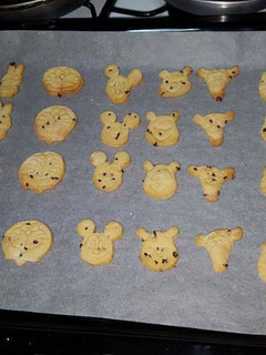 Foto principal de Galletas de mantequilla con chips de chocolate y ralladura de na