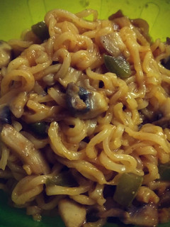 சைனீஸ் மேகி நூடுல்ஸ் (Chinese maggie noodles recipe in tamil) செய்முறை முக்கிய புகைப்படம்