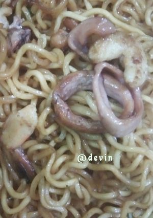 Foto resep 06. Mi Instan Goreng Seafood Cumi Udang